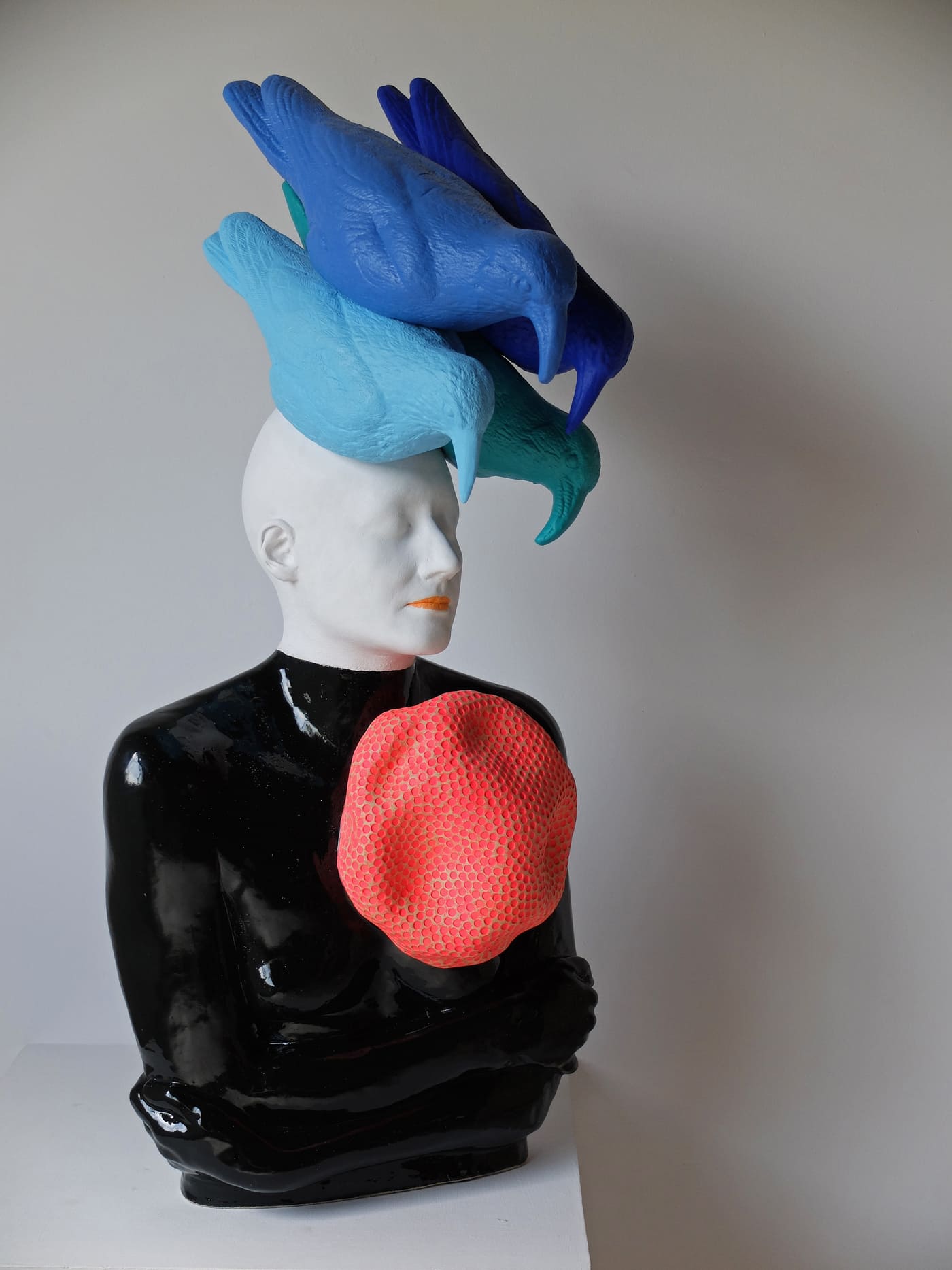 Mas pajaros en la cabeza. 2017. 84x39x40cm Ceramica. 6500€